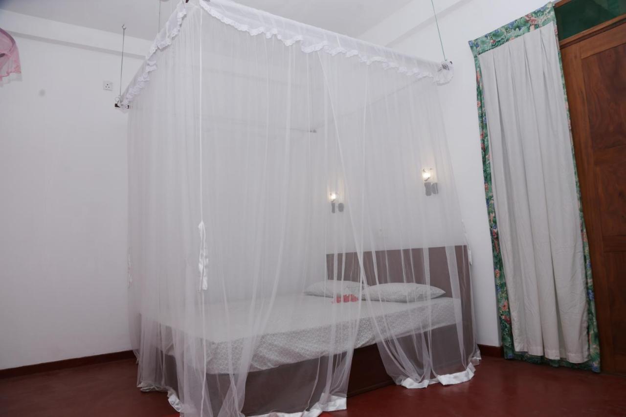 Vivid Lanka Bed & Breakfast Bentota Exterior photo
