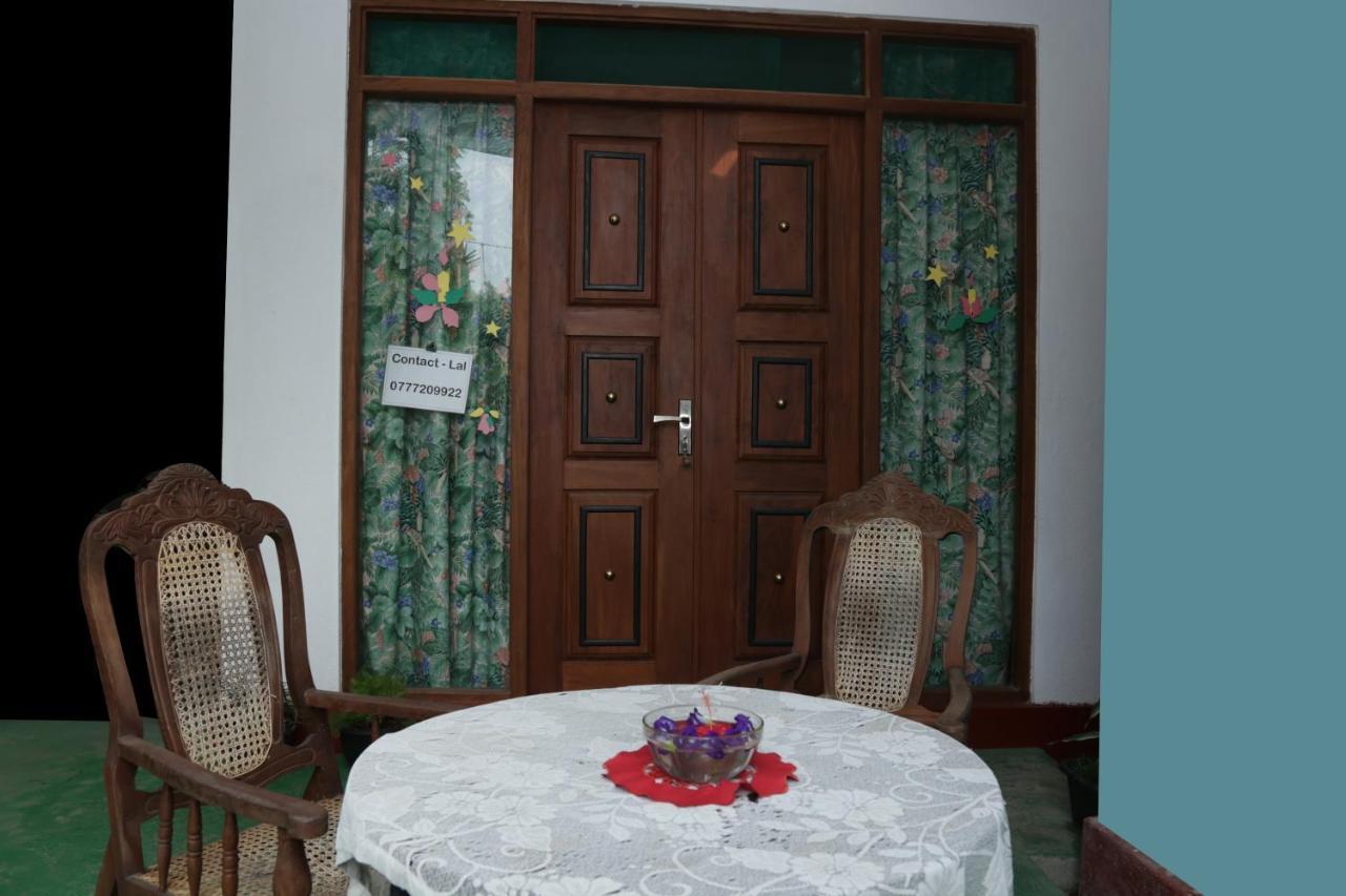 Vivid Lanka Bed & Breakfast Bentota Exterior photo